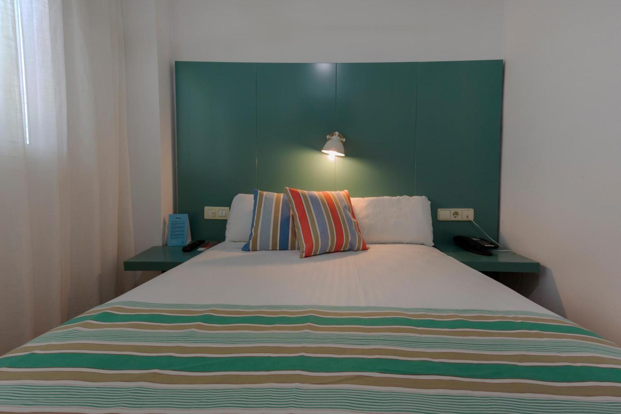 Yomo Hostal Bcn Port — Photos 1